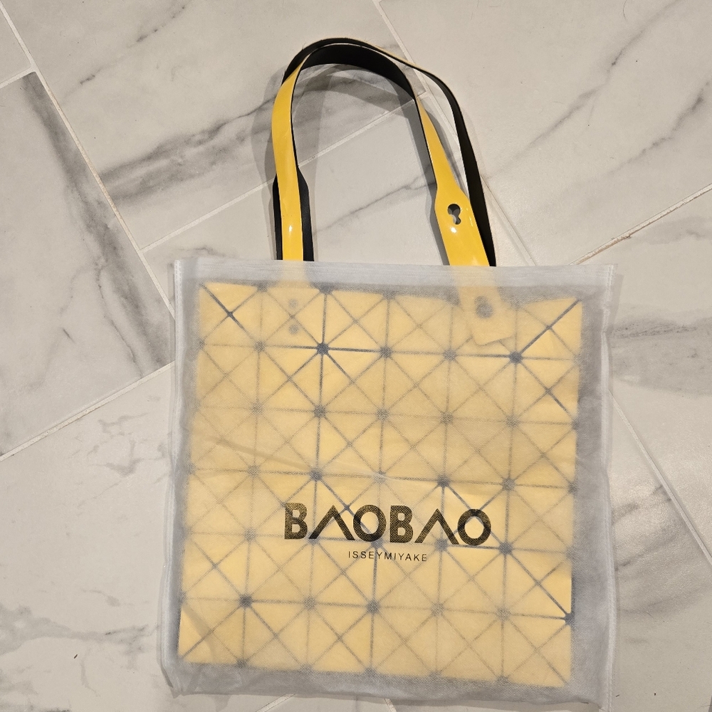Bao Bao Issey Miyake Vinyl Prism Tote Bag - Picture 3 of 8